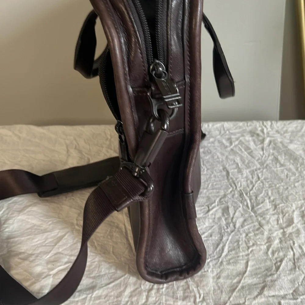 Tumi 96101BH ALPHA slim Deluxe Leather portfolio - Picture 9 of 11
